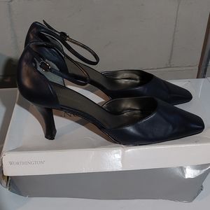 LEATHER! Worthington closed heel pump w/ankle 1.5 inch high heel; Navy, 9.5 wide